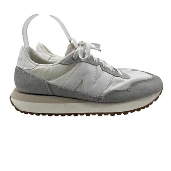 New Balance Womens 8.5 Shoe Rain Cloud Gum Sneaker Active Athletic Retro Vintage - Picture 1 of 13